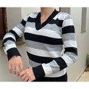Blusa Feminina de Tricot Listrada com Gola V para Inverno